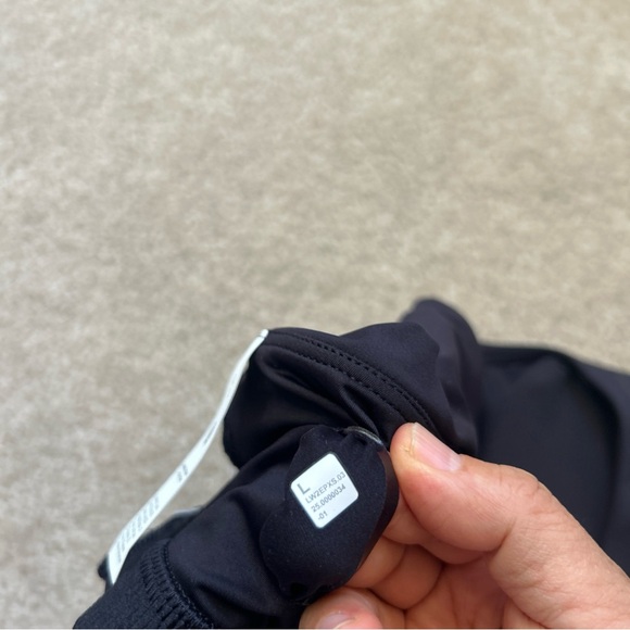 1-22 NWT Size L Lululemon Strappy Back Sports Bra Black - Picture 10 of 10